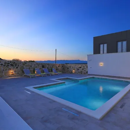 Vila Attractive - Casa Nair *