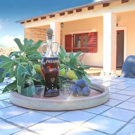 Vila Attractive - Casa Nair