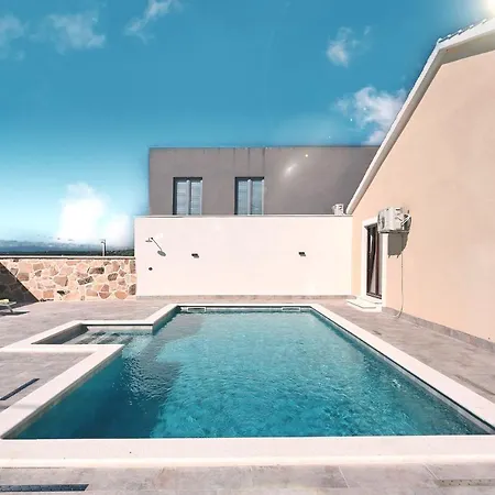 Vila Attractive - Casa Nair *